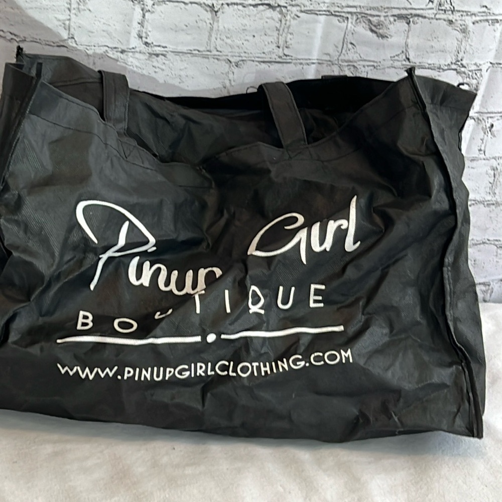 ⭐️ Pinup Girl Boutique www.pinupgirlclothing.com black & white tote bag